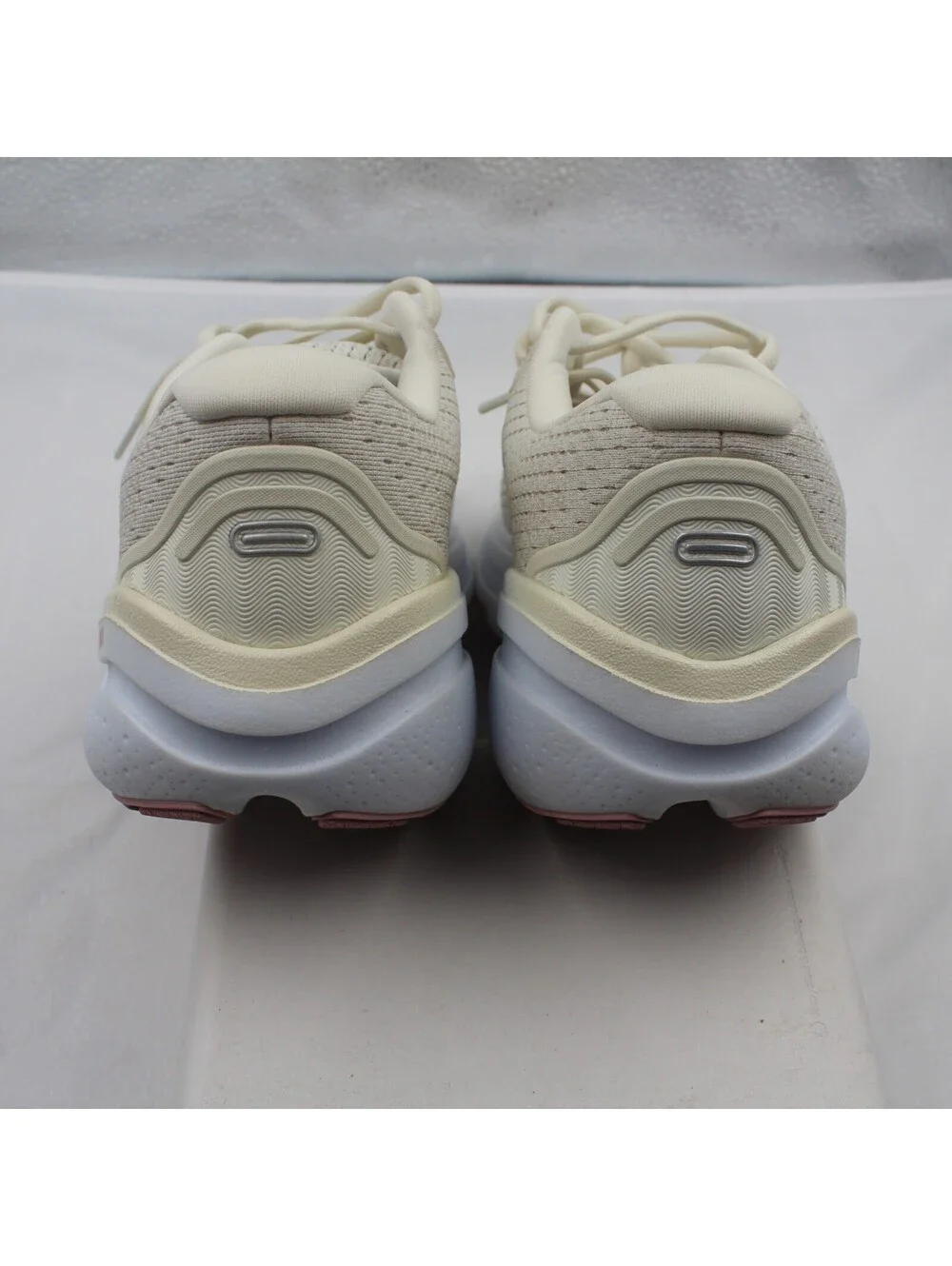 Ghost Max 2 Women Sz 8 Wide D Road Running Shoes Coconut Milk Gray Zephyr
